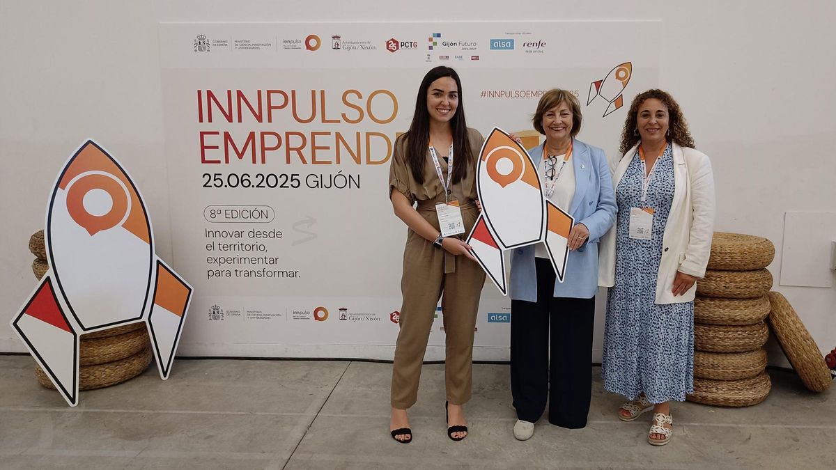 Por la izquierda, Lorena Turrado, Mariví Monteserín y Ana Cadrecha