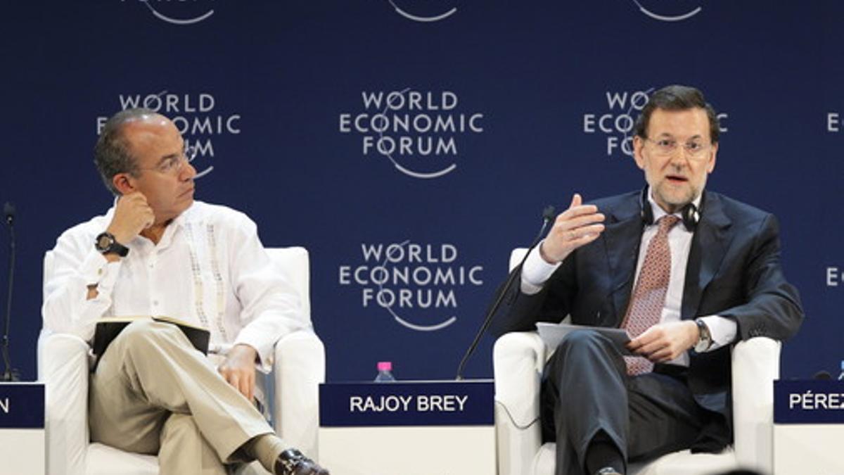 Rajoy, junto al presidente de México, Felipe Calderón, el martes, en el Foro Económico Mundial, en Puerto Vallarta.