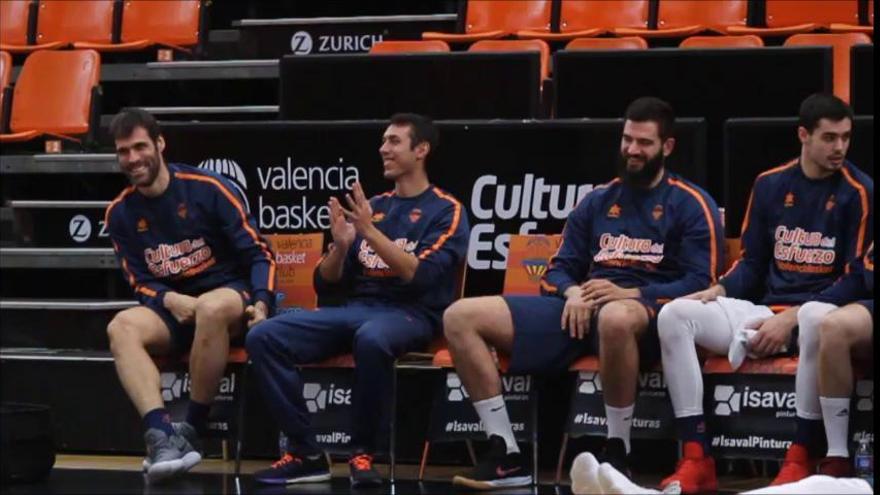 Canasta imposible de San Emeterio en el entrenamiento del Valencia Basket