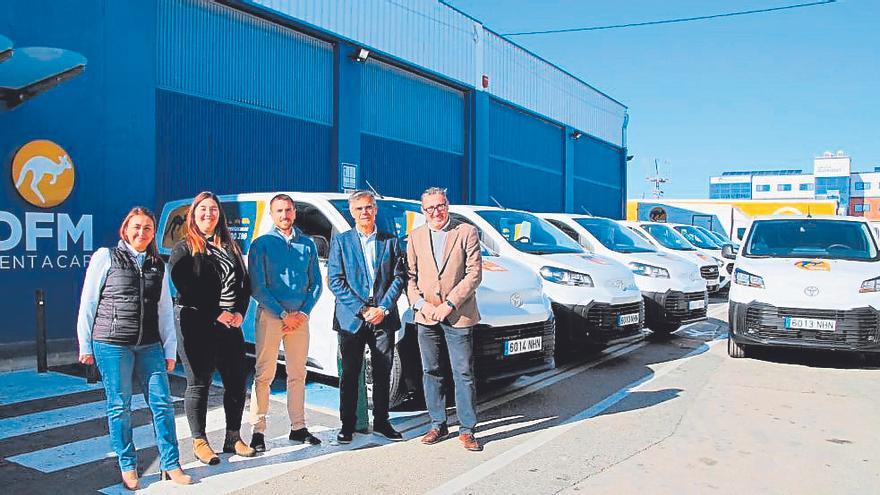 Toyota Labasa entrega las primeras furgonetas Proace a DFM Rent a Car