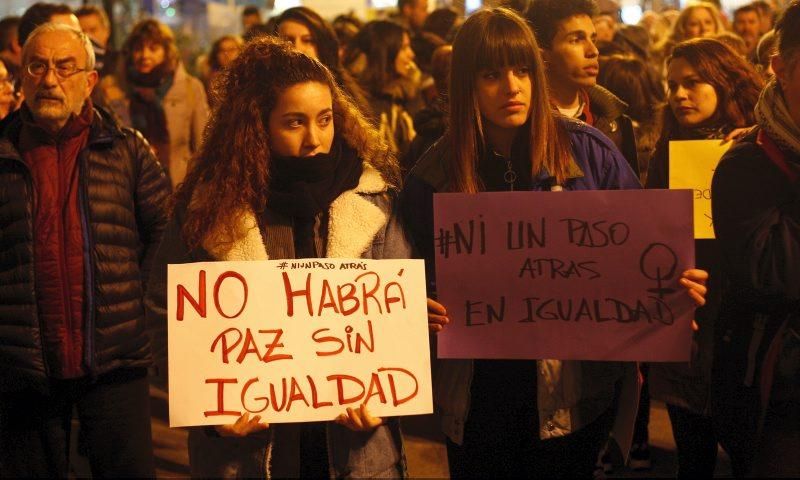 El feminismo zaragozano protesta contra las políticas machistas