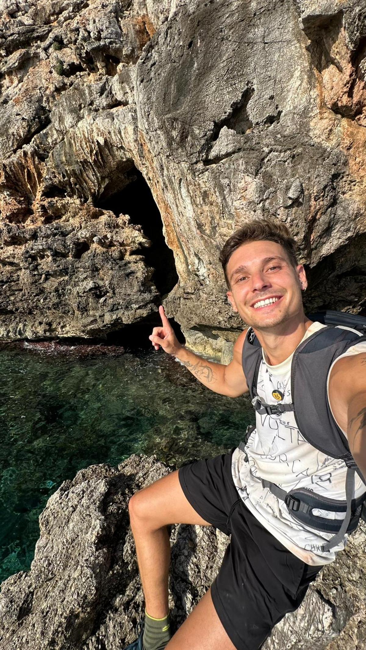 FOTOS | Franco Listorti completa la meitat del repte de fer la volta a Mallorca caminant: «Cada dia costa més aixecar-se»