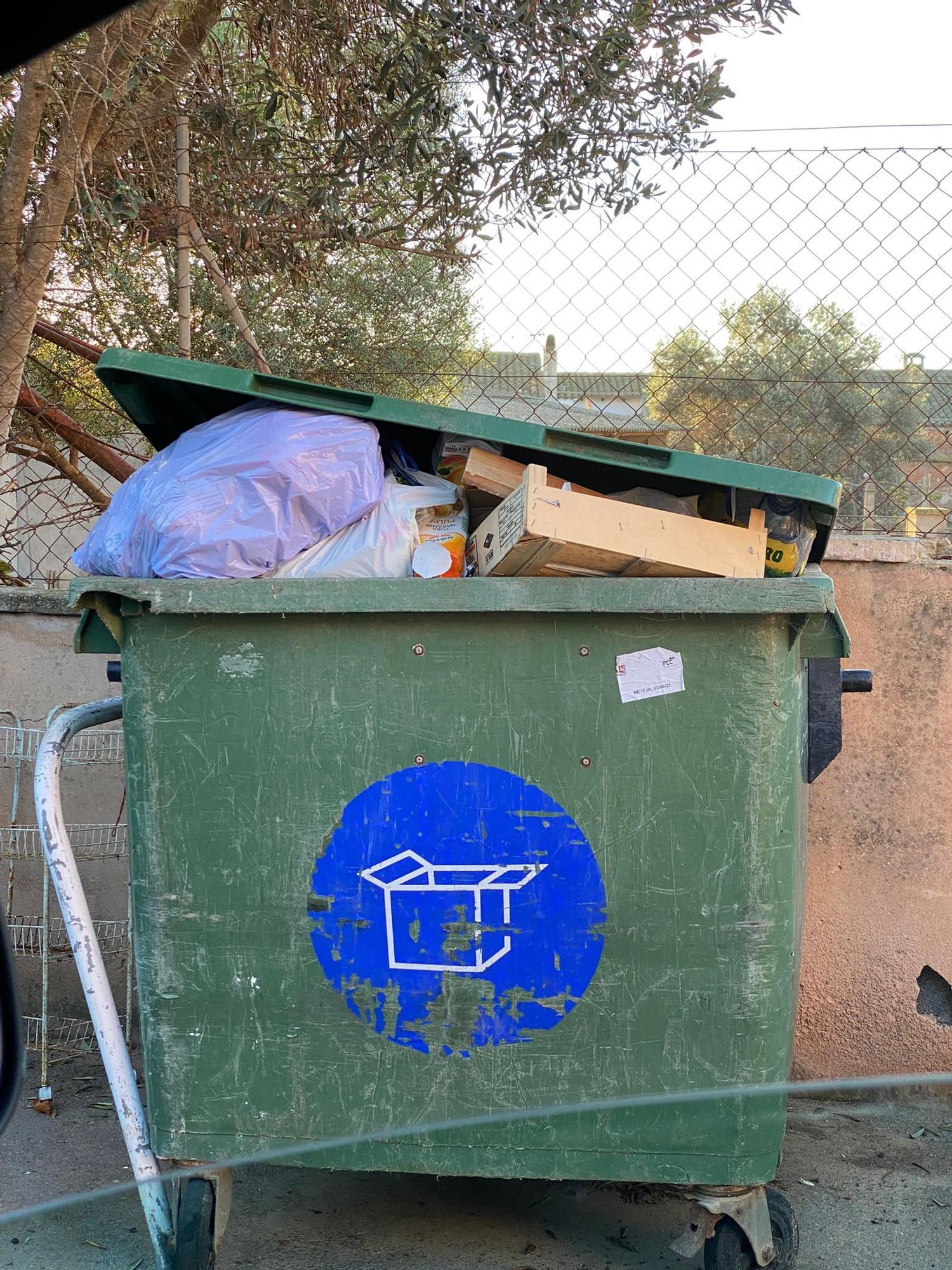 Queman contenedores en Santanyí que se ve obligado a asumir la retirada de basura