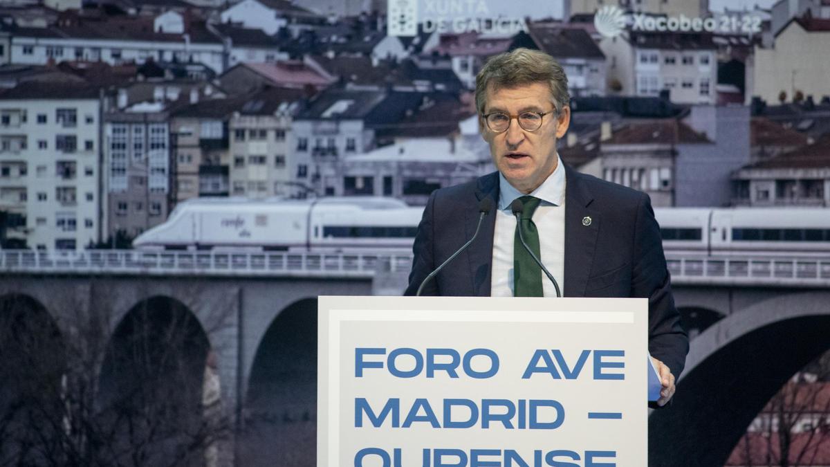 Núñez Feijóo en el turno de palabra en el Foro AVE Madrid - Ourense.  // BRAIS LORENZO