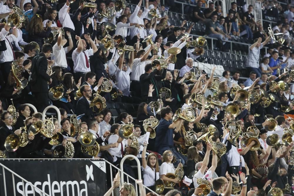 Las bandas de música llenan Mestalla, búscate en la galería