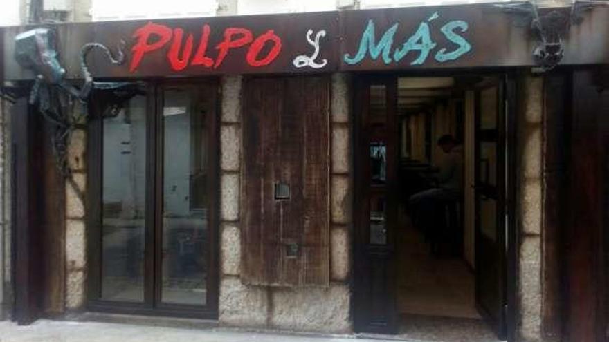 Fachada del restaurante Pulpo y Más.