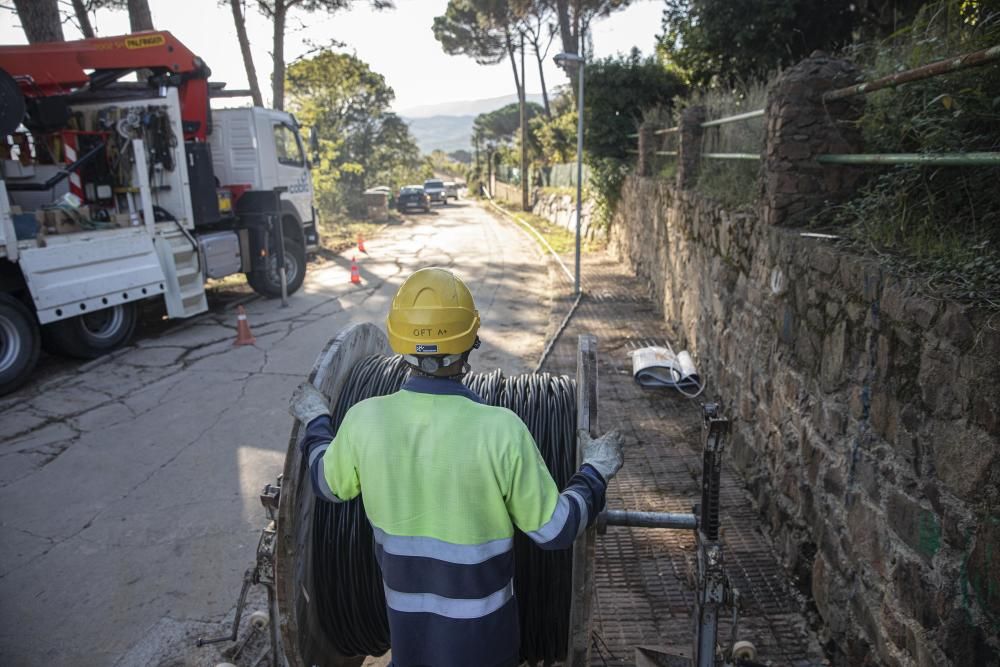 Desallotgen dues cases de Riells després que hagi cedit un mur