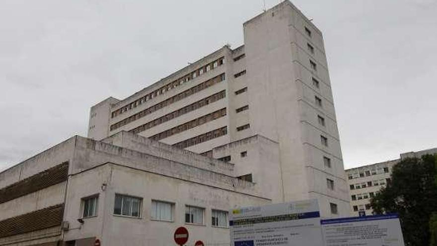 Complejo Hospitalario de Ourense.  // J.Regal