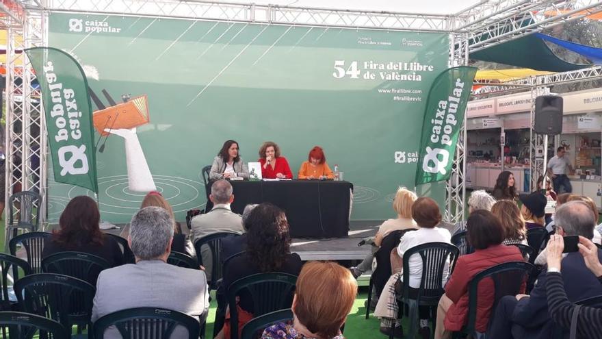 Margarita Soler, Magis Iglesias y Julia Sevilla, ayer en la presentación del libro.