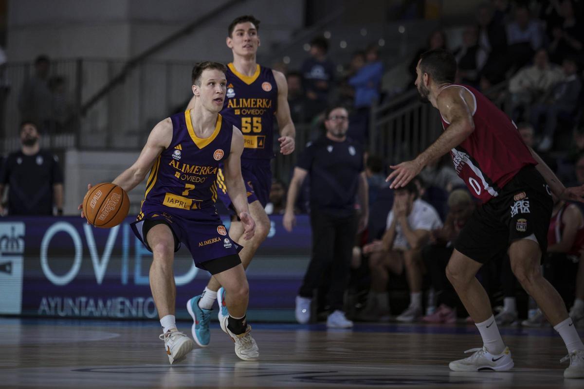 EN IMÁGENES: El Alimerka Oviedo Baloncesto se impone por 92-80 al Caesa Cartagena en el Palacio de los Deportes
