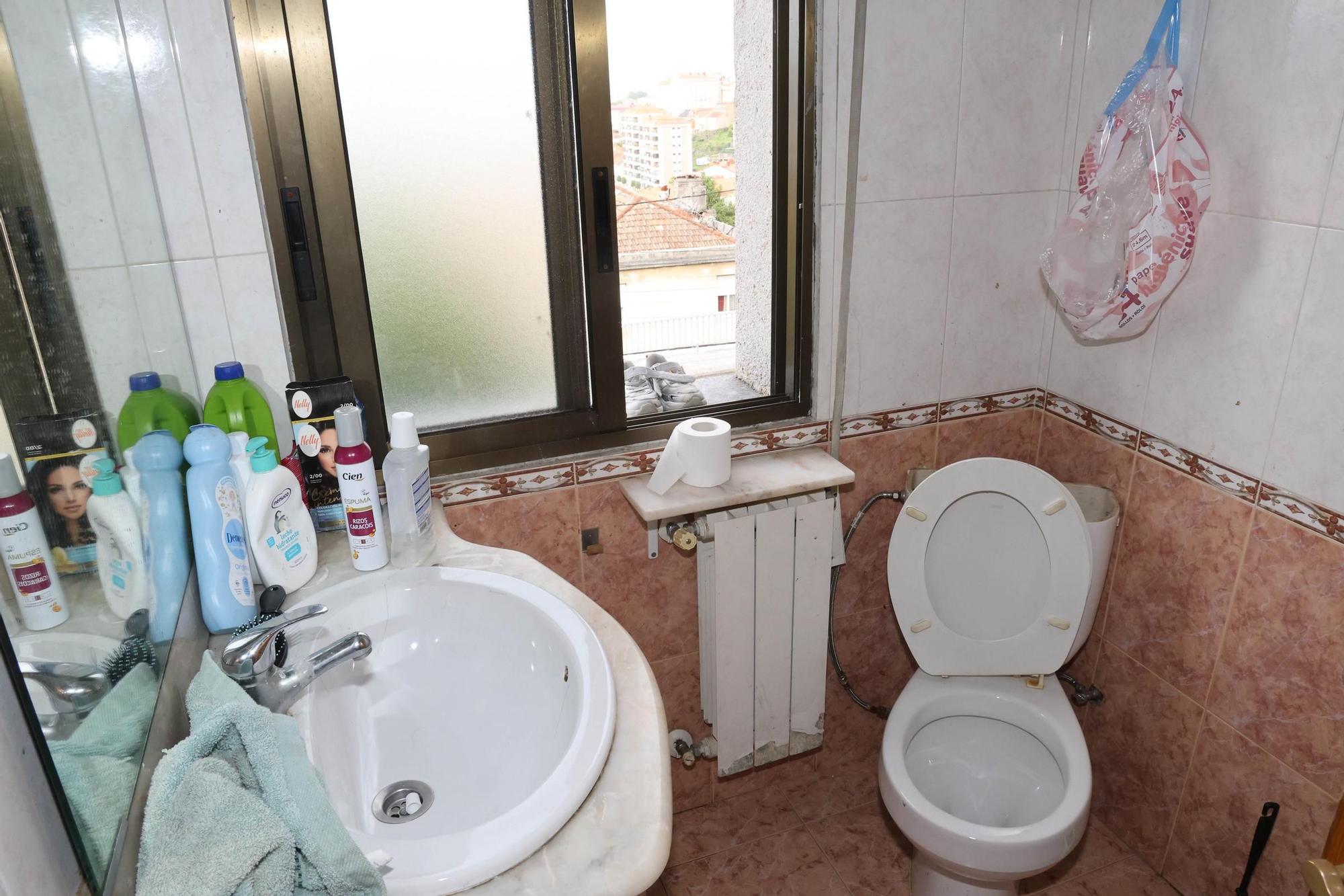 Desalojo de casa okupada en la rua Pardavila de Vigo