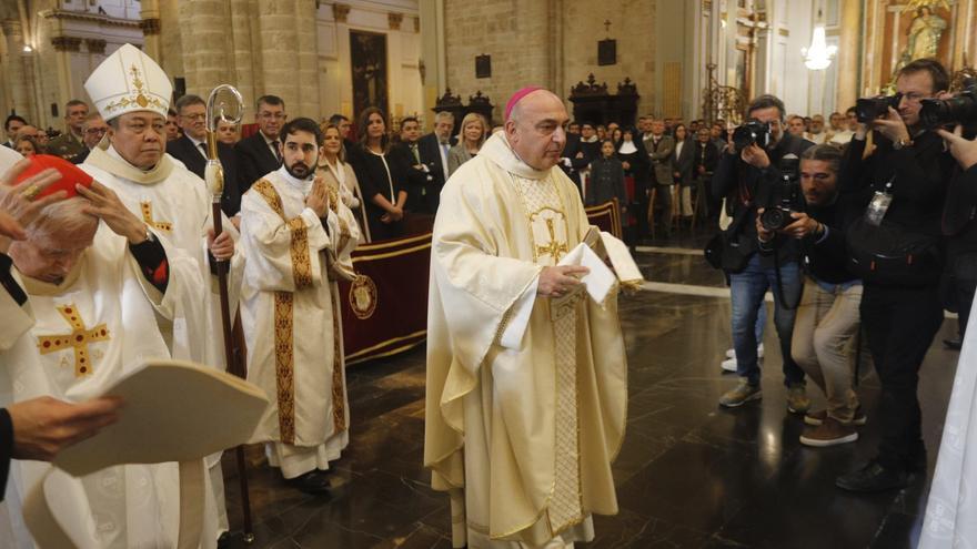 La catedral de València se queda pequeña para recibir al nuevo arzobispo