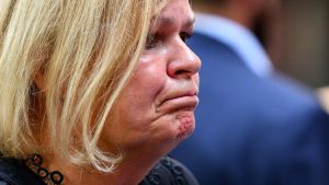 La ministra del Interior alemana, Nancy Faeser, durante su visita a la escena del atentado de Solingen, el pasado sábado.