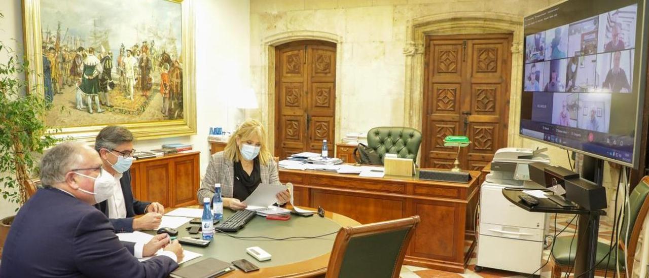 Alfred Boix, Toni Such y Jeannette Segarra participan en la reunión telemática con las Diputaciones de València y Castelló