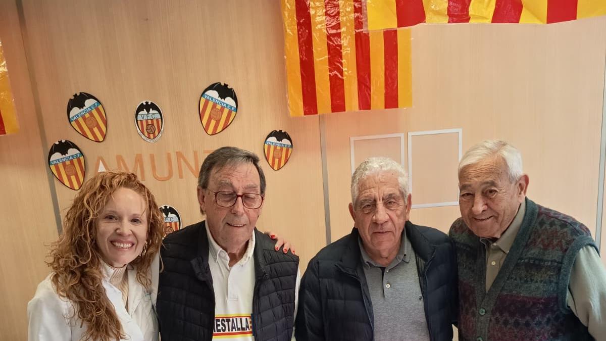 La sala en la residencia se decoró con motivos del Valencia CF