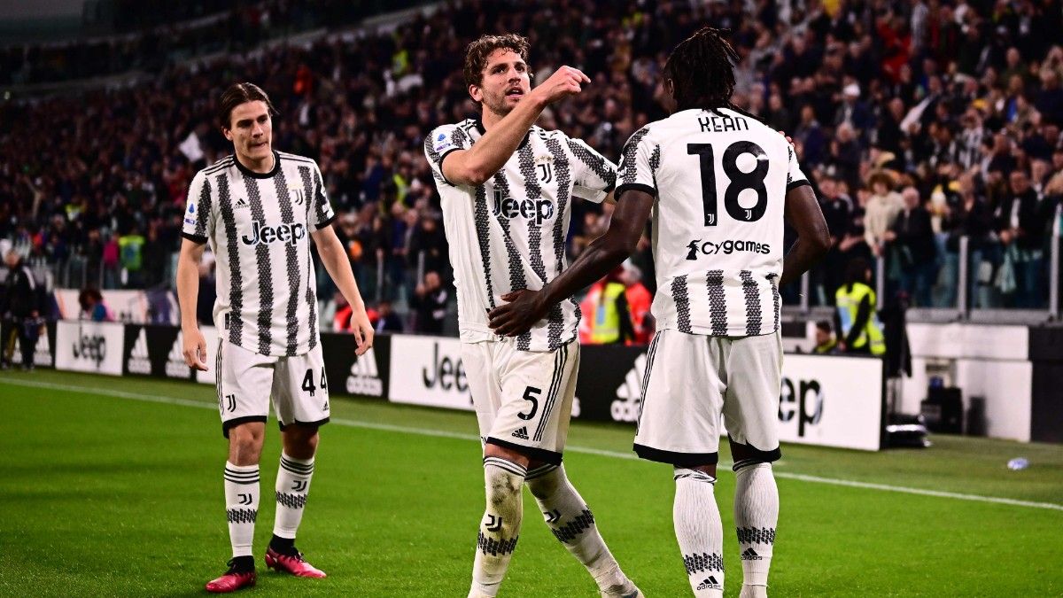 Jugadores de la Juventus celebran el tanto de Kean