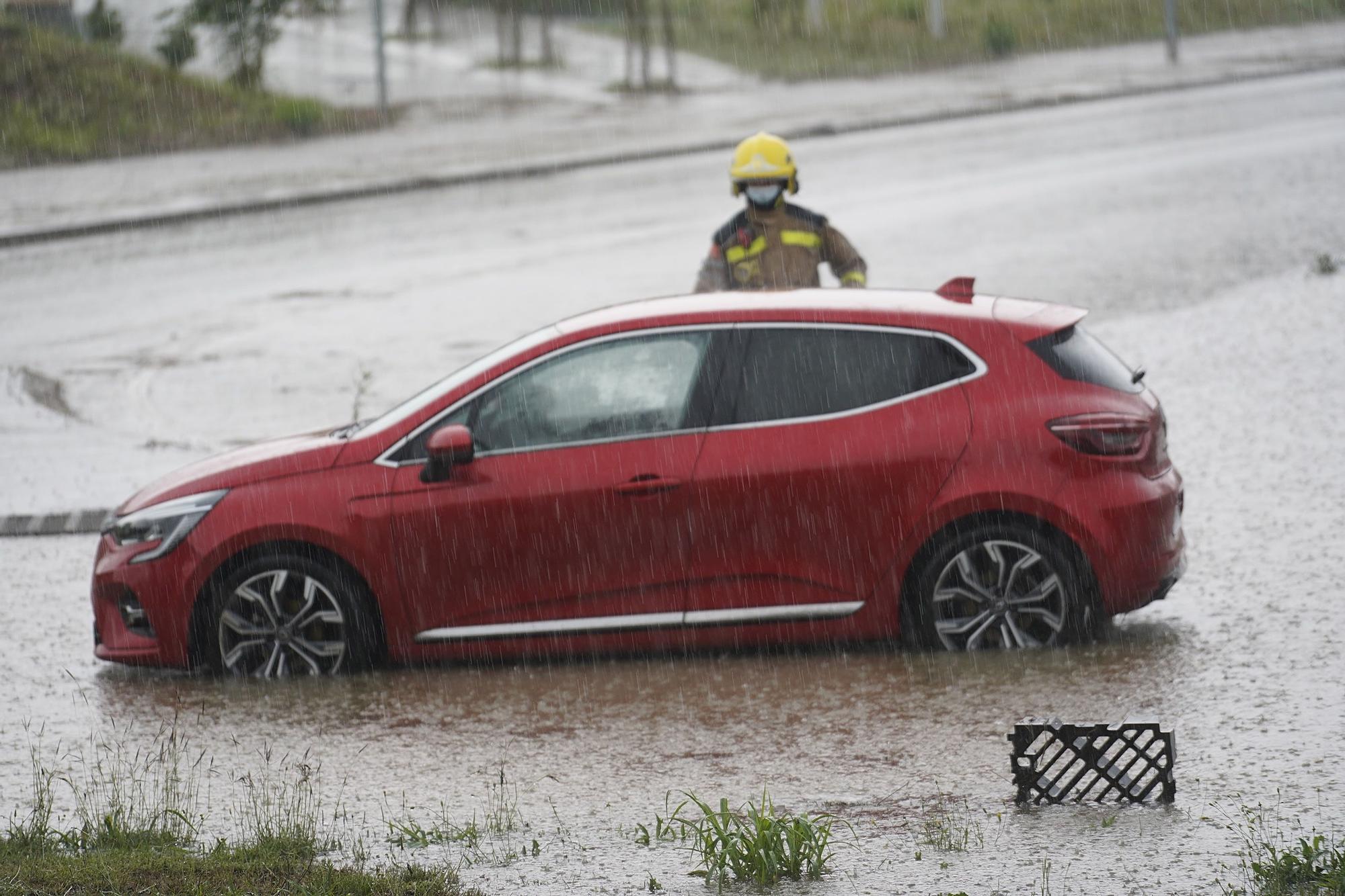 Tarda de pluges intenses que causen inundacions i destrosses a les comarques gironines