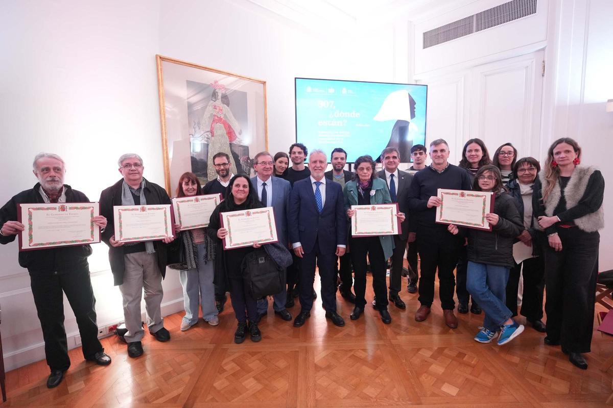 l Gobierno de España rinde homenaje en Buenos Aires a las víctimas españolas desaparecidas durante la dictadura argentina, en un acto celebrado en la Embajada de España.