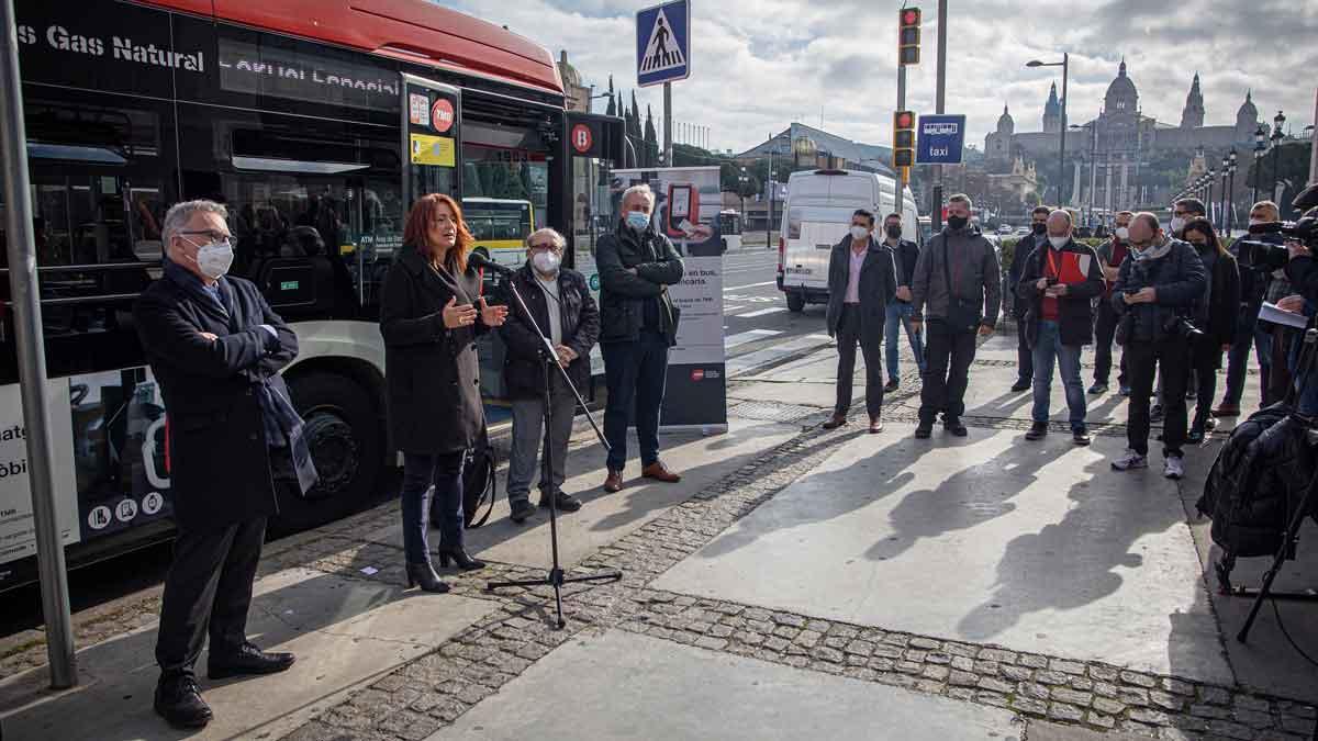 Laia Bonet explica la generalización del pago del billete sencillo de bus con tarjeta bancaria