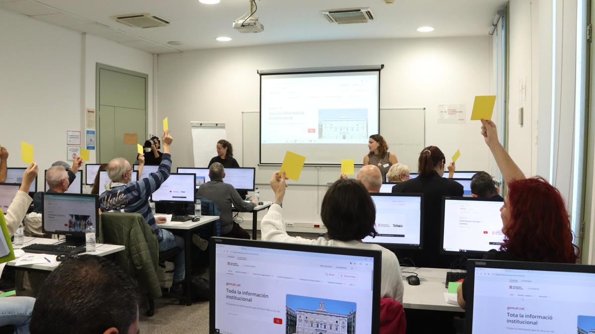 Ciudadanos anónimos han colaborado con el diseño de la nueva web de la Generalitat.