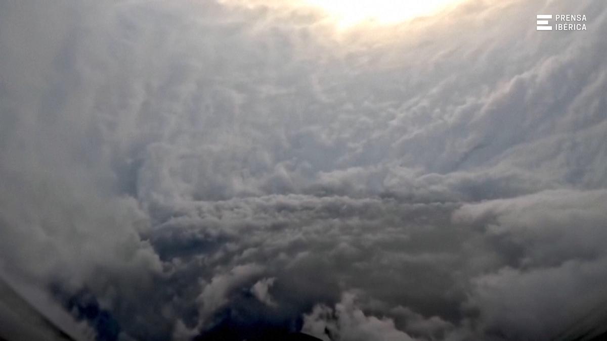 Así se ve el huracán Melissa desde dentro