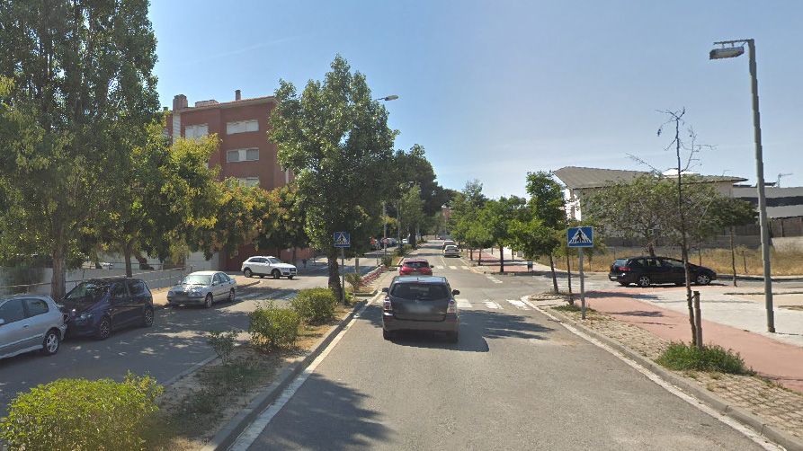Avenida Pla de Diables de Vilafranca del Penedes   Accidente de bicicleta, menor atropella a peaton en 2014