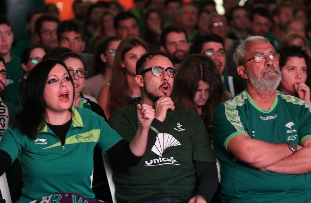 Así vivió la afición del Unicaja el partido en Los Guindos