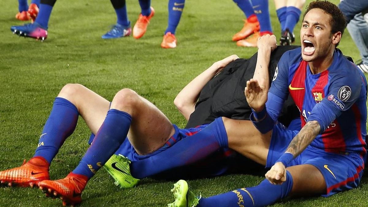 Los jugadores del Barça celebran la victoria ante el PSG.