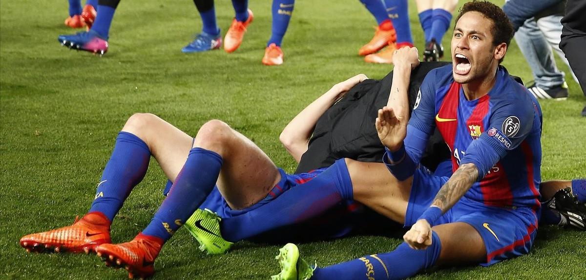 Los jugadores del Barça celebran la victoria ante el PSG.