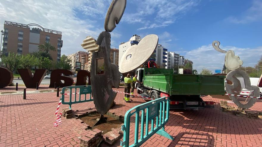 &#039;Arrancan&#039; los cactus de Oppenheim de la Plaza de La Opinión de Murcia