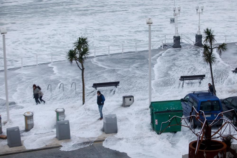 Oleaje en Gijón