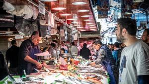 La Boqueria traslladarà les peixateries a una carpa a la Gardunya el 2027 per reformar el centre del mercat