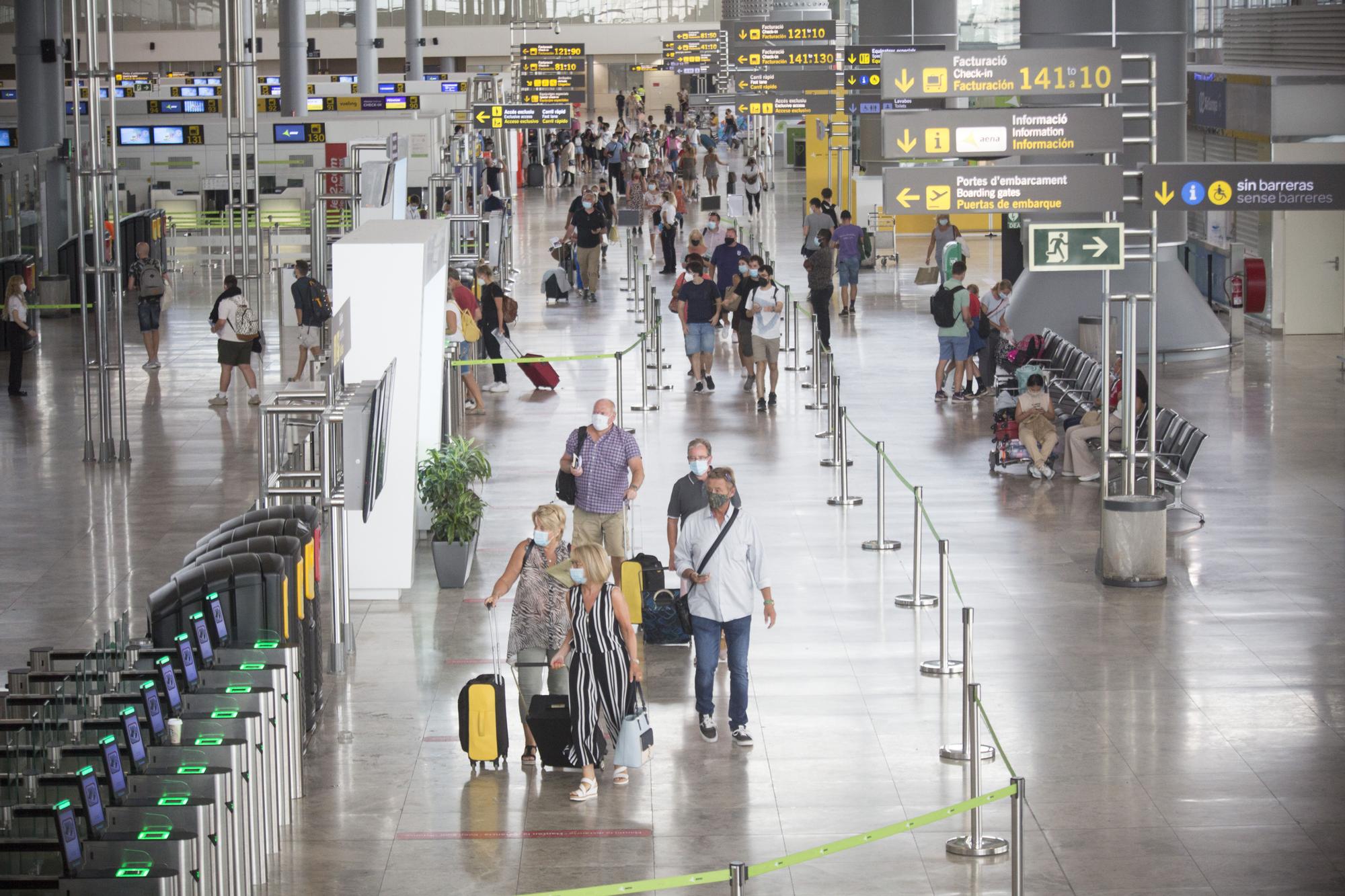 El aeropuerto de Alicante-Elche, entre los 14 más limpios y seguros de Europa frente al covid