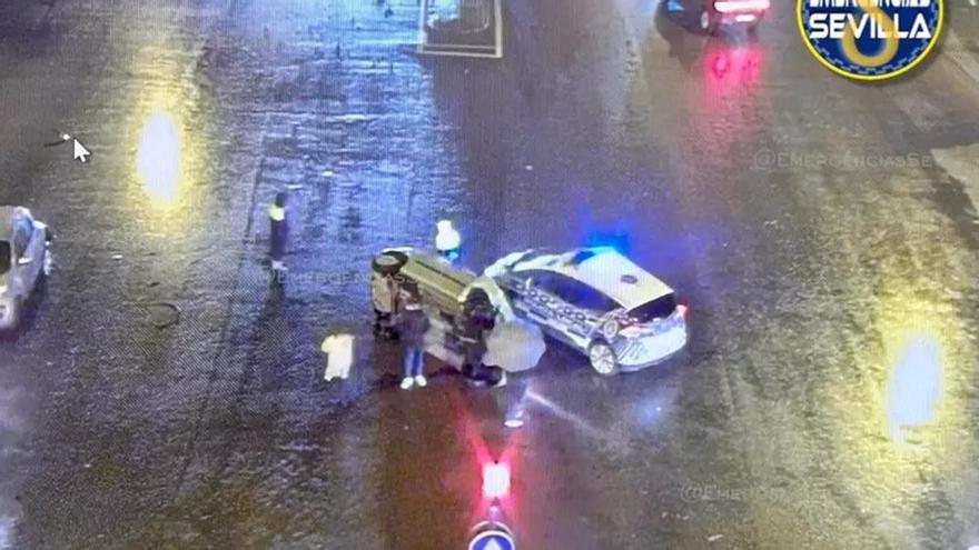 Un coche vuelca en la Glorieta de los Marineros en plena borrasca Leonardo