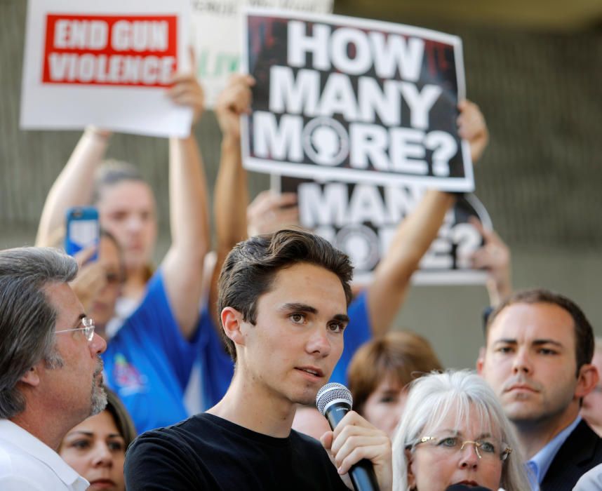 Alumnos de Parkland recuerdan a las víctimas de la masacre y claman contra Trump