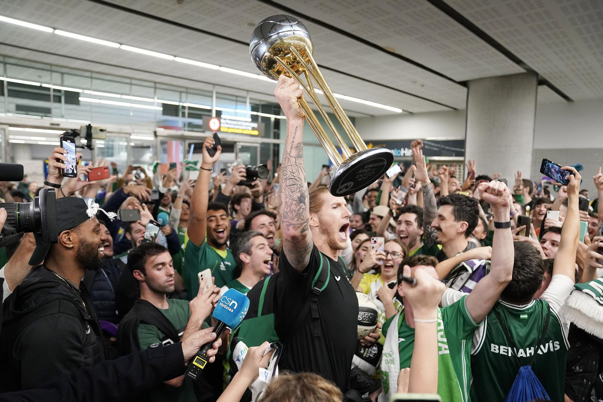 La llegada del Unicaja al aeropuerto de Málaga tras ganar la Copa del Rey