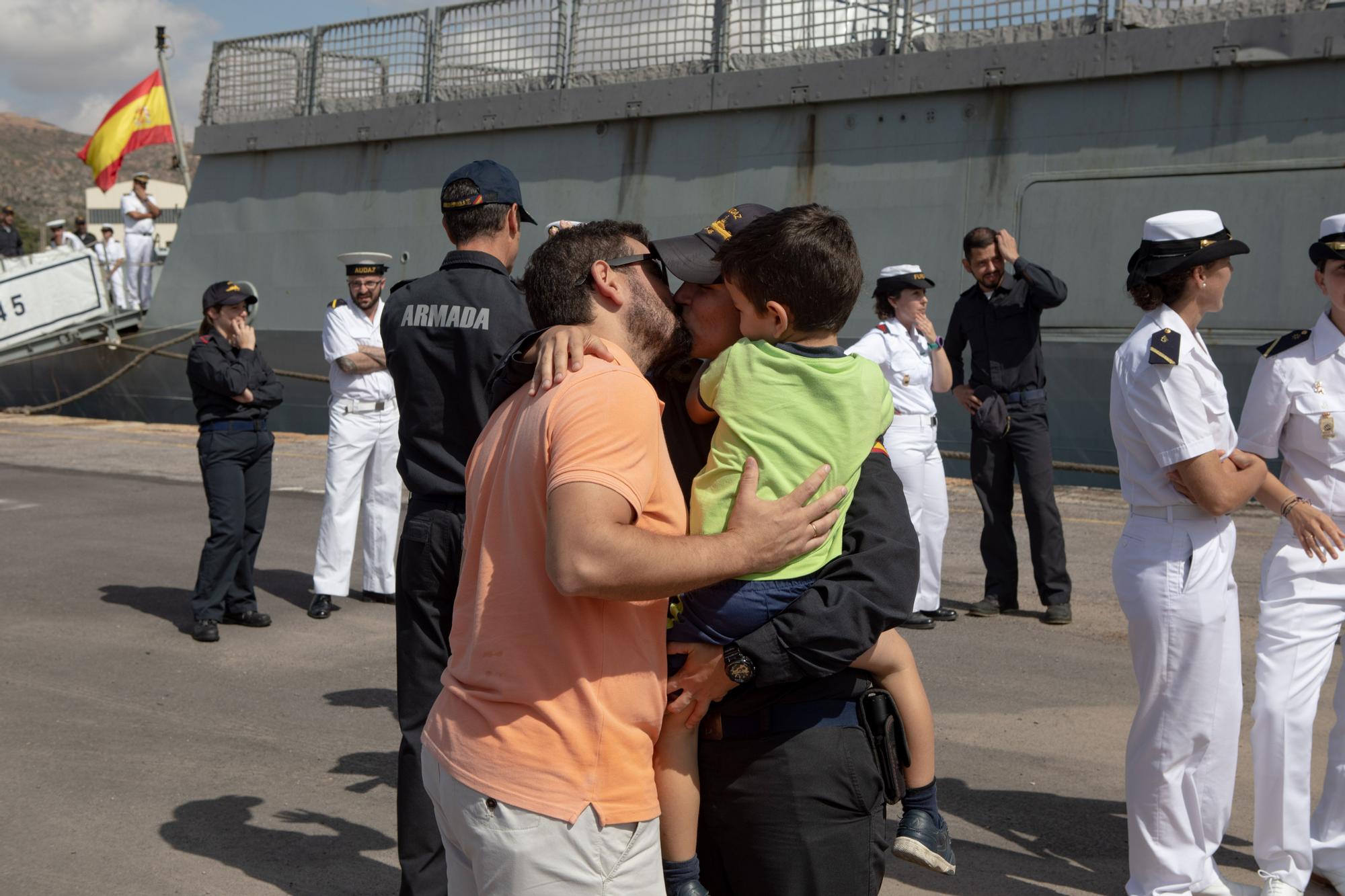 Las imágenes del regreso a Cartagena del BAM 'Audaz' de la Armada tras cinco meses en el Golfo de Guinea