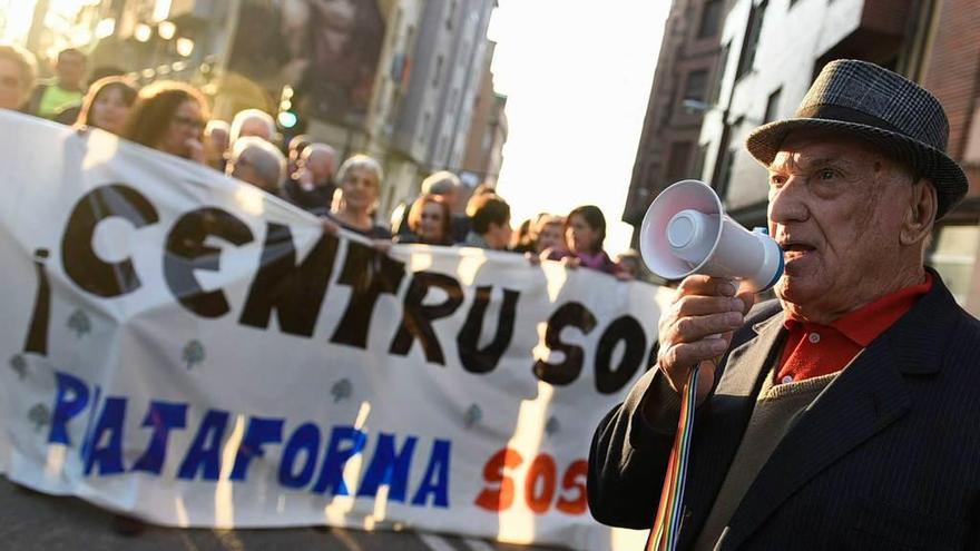 Leandro Casanueva, ayer, en el corte de tráfico.