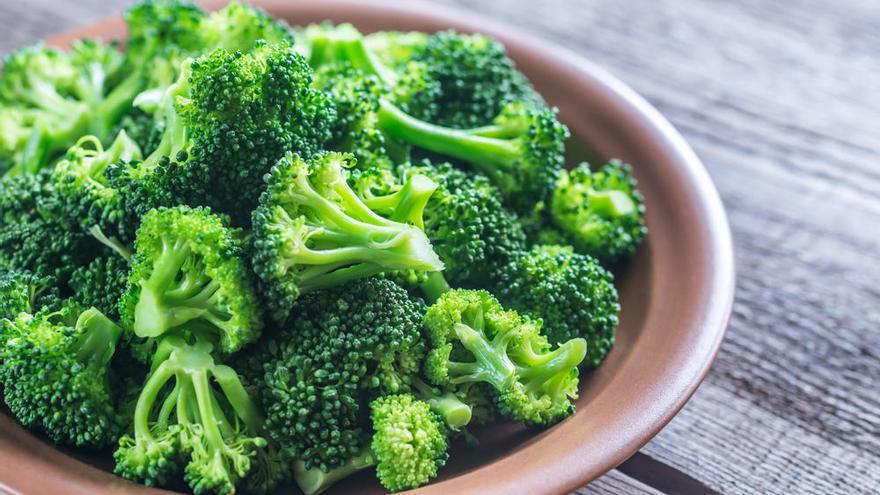 Incorpora brócoli cocido a tu dieta de adelgazamiento.