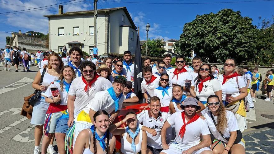 En imágenes: Puerto de Vega cierra sus fiestas de Las Telayas con su jira a Frexulfe
