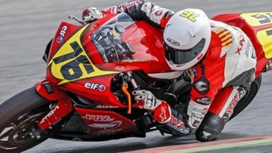 El pilot manresà Òscar Checa pilotant la Yamaha R1 del Team Xavi Motos.