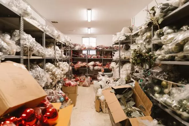 Así es el almacén de Tetuán donde se pueden alquilar árboles de Navidad ya decorados