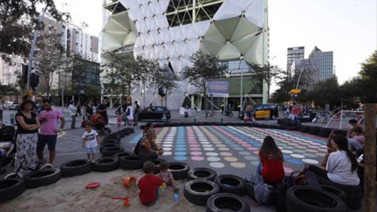 Un aspecto del ambiente en la 'superilla' del Poblenou.