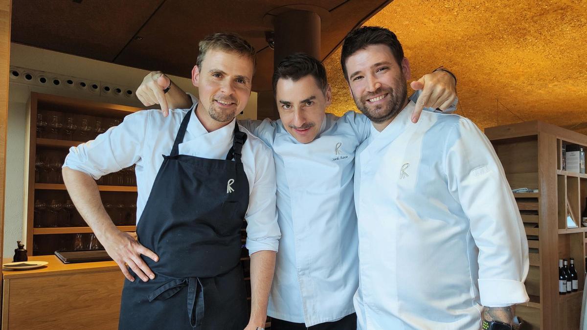 Los cocineros Jordi Turmo, Jordi Roca y Carlos López, en el restaurante Fontané.