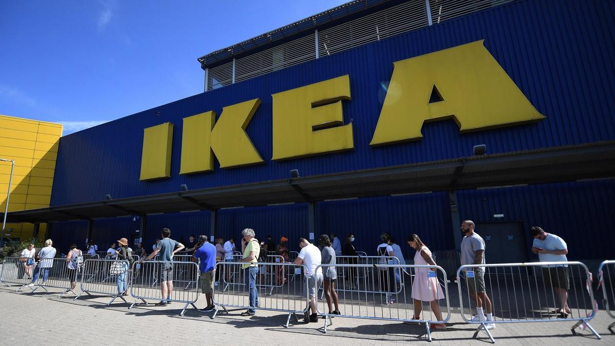 OCU denuncia a Ikea por cobrar un suplemento de 9 euros en la compra