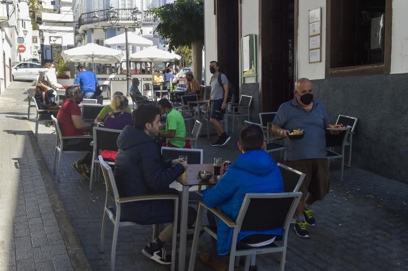 Ambiente en las terrazas en Agaete