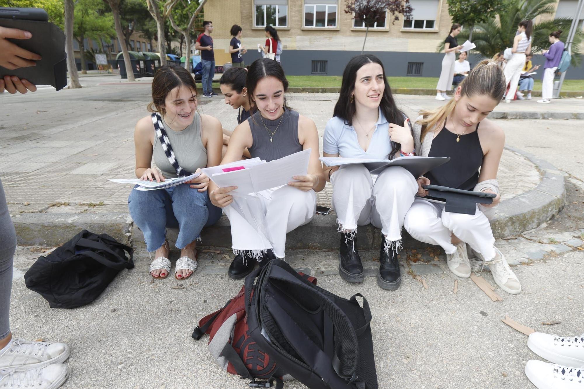 Miles de aragoneses se examinan desde este martes en la Evau