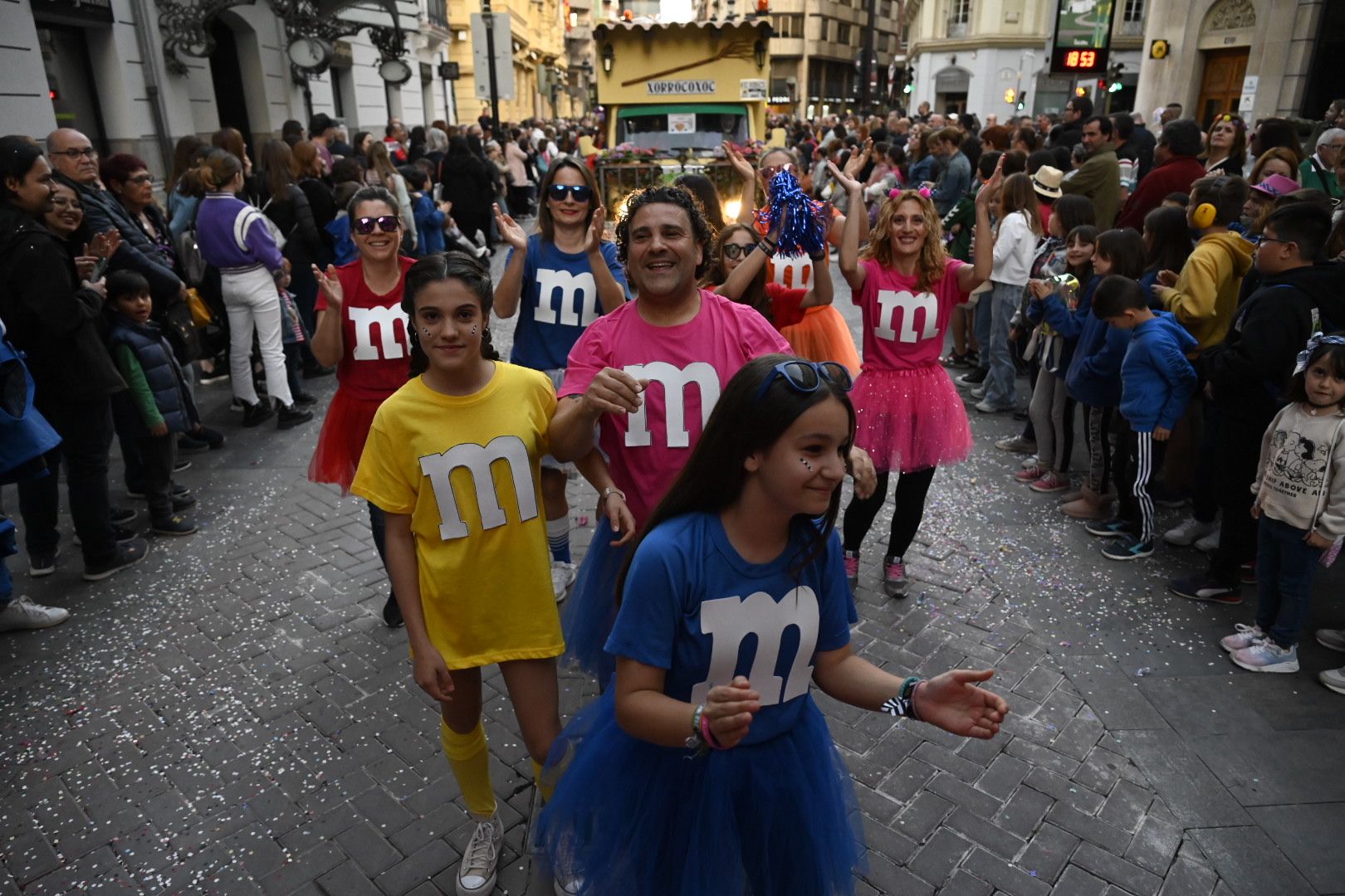 Desfile de collas y carros