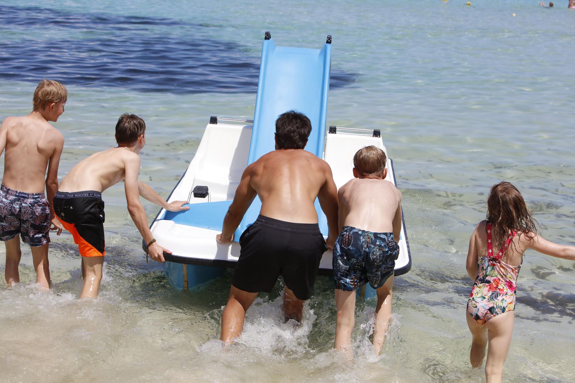 Wie im Hochsommer. So vergnügen sich schon jetzt die Urlauber an der Cala Agulla bei Cala Ratjada