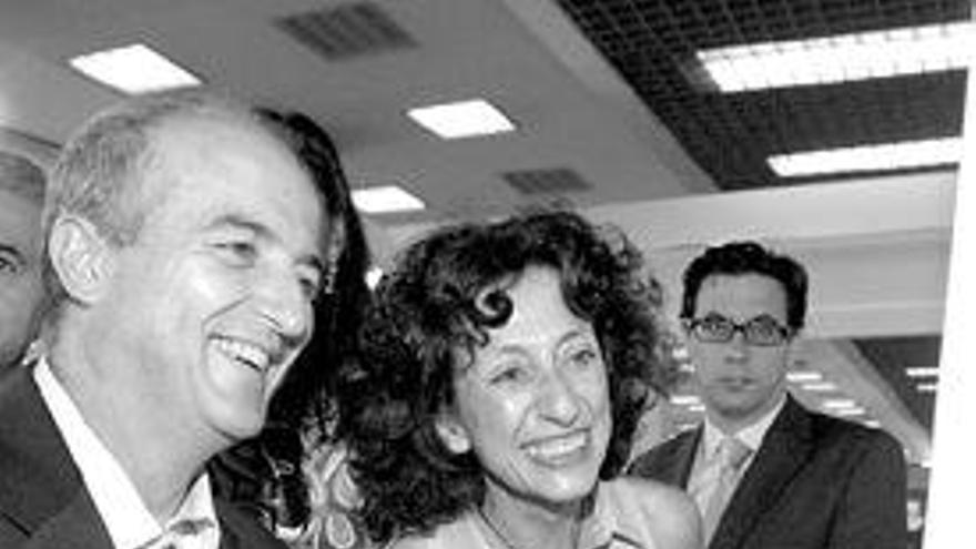 Mercedes Cabrera y Miguel Sebastián, durante la clausura del congreso. / efe